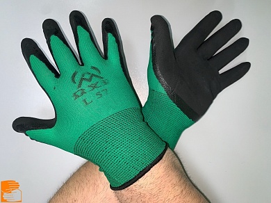 Перчатки нейлоновые 15 кл. со вспененным полиуретановым покрытием ЛЮКС (зелено-черные) 40-42 г. по оптовым ценам от производителя, с доставкой